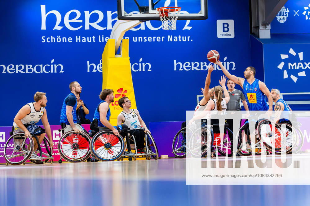GER, Rollstuhlbasketball, Maenner Frauen, Saison 26 27, Funke Cup, Hauptrunde, Thuringia Bulls - Spinto Muensterland Ilias El Bennay (Spinto Muensterland), Vahid Gholamazad (Thuringia Bulls) 99189 Elxleben Fit-In Freizeitanlage Sporthal Thueringen Deutschland