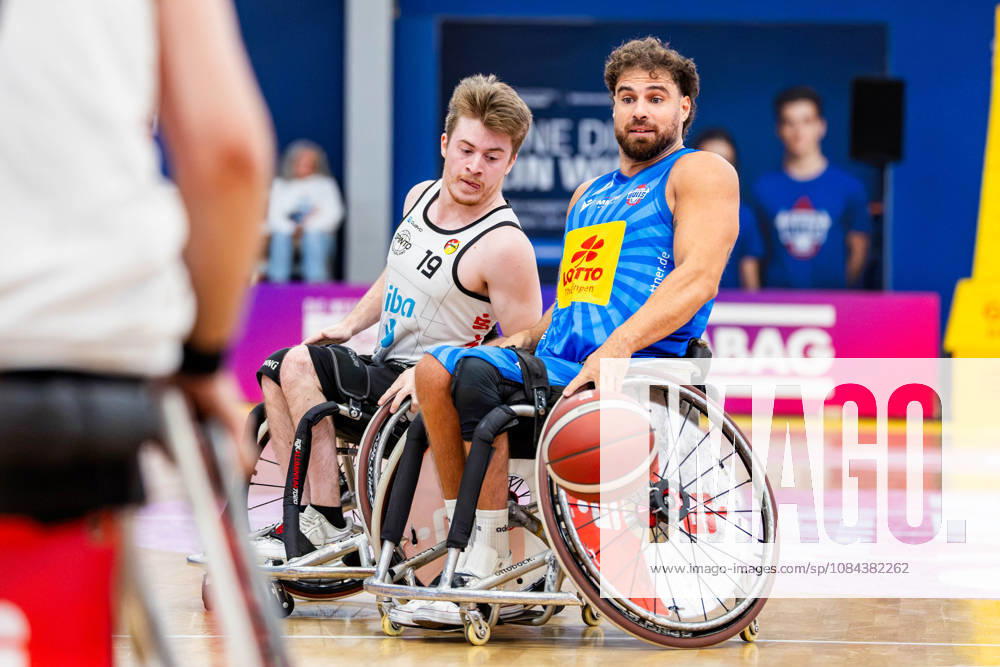 GER, Rollstuhlbasketball, Maenner Frauen, Saison 26 27, Funke Cup, Hauptrunde, Thuringia Bulls - Spinto Muensterland Janne Kraehe (Spinto Muensterland), Jordi Ruiz Jordan (Thuringia Bulls) 99189 Elxleben Fit-In Freizeitanlage Sporthal Thueringen Deutschland