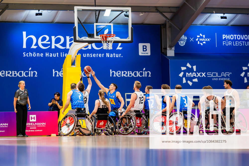 GER, Rollstuhlbasketball, Maenner Frauen, Saison 26 27, Funke Cup, Hauptrunde, Thuringia Bulls - Spinto Muensterland Vahid Gholamazad (Thuringia Bulls), Sven Diedrich (Spinto Muensterland), Alexander Budde (Thuringia Bulls) 99189 Elxleben Fit-In Freizeitanlage Sporthal Thueringen Deutschland