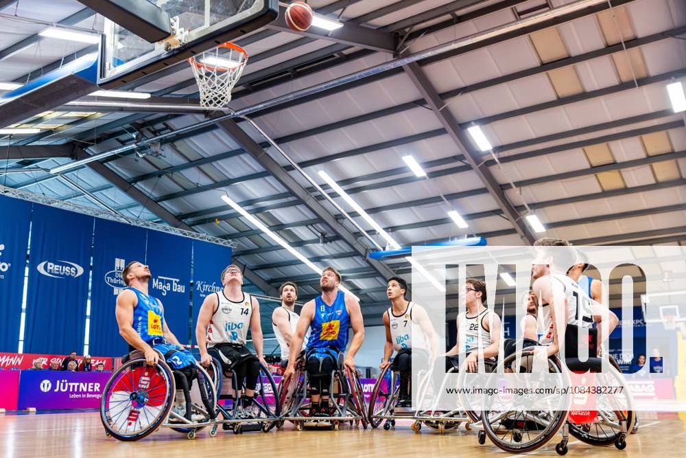 GER, Rollstuhlbasketball, Maenner Frauen, Saison 26 27, Funke Cup, Hauptrunde, Thuringia Bulls - Spinto Muensterland Jens-Eike Albrecht (Thuringia Bulls), Fabian Jansen (Spinto Muensterland), Alexander Budde (Thuringia Bulls), Ilias El Bennay (Spinto Muensterland), Joel Schroeder (Spinto Muensterland), Janne Kraehe (Spinto Muensterland) 99189 Elxleben Fit-In Freizeitanlage Sporthal Thueringen Deutschland