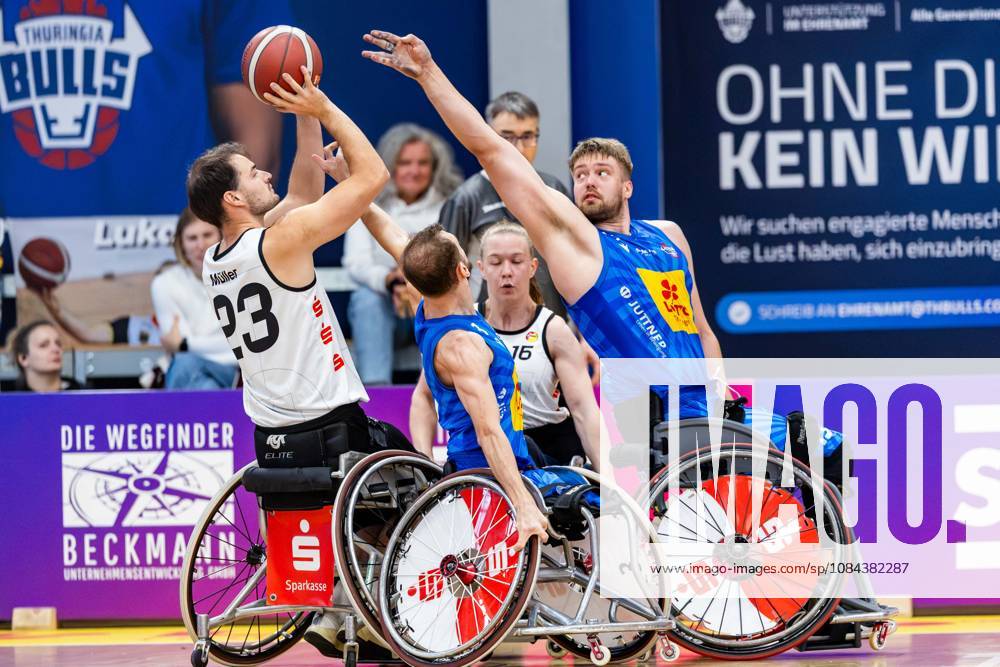 GER, Rollstuhlbasketball, Maenner Frauen, Saison 26 27, Funke Cup, Hauptrunde, Thuringia Bulls - Spinto Muensterland Soeren Mueller (Spinto Muensterland), Alexander Budde (Thuringia Bulls) 99189 Elxleben Fit-In Freizeitanlage Sporthal Thueringen Deutschland