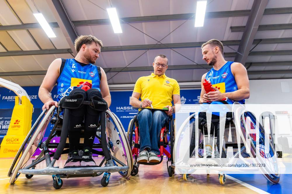 GER, Rollstuhlbasketball, Maenner Frauen, Saison 26 27, Funke Cup, Hauptrunde, Thuringia Bulls - Spinto Muensterland Lukas Glossner (Thuringia Bulls), Andre Bienek, Jens-Eike Albrecht (Thuringia Bulls) 99189 Elxleben Fit-In Freizeitanlage Sporthal Thueringen Deutschland