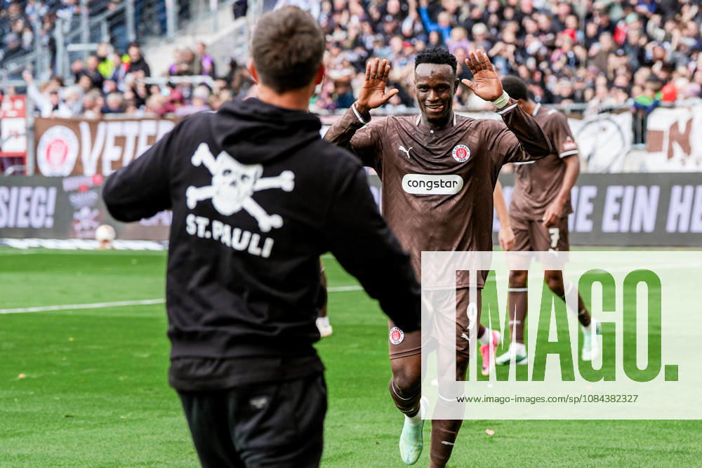Deutschland: Fußball 2. Bundesliga 2026 27, 7. Spieltag FC St. Pauli vs Karlsruher SC Millerntor-Stadion (Hamburg St. Pauli): 1:0 für Fc St. Pauli durch Abdoulie Ceesay (FC St. Pauli, 9), Marcel Rapp (FC St. Pauli, Trainer)