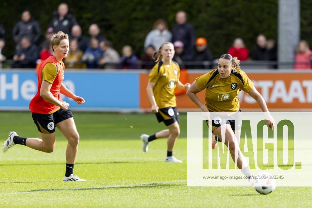 ZEIST - Isa Kardinaal and Chasity Grant during a training session of the Dutch women s football team in preparation for the World Cup qualifying match against Hungary. SANDER KONING ANP ANPxSportx IVx 572123804 originalFilename: 572123804
