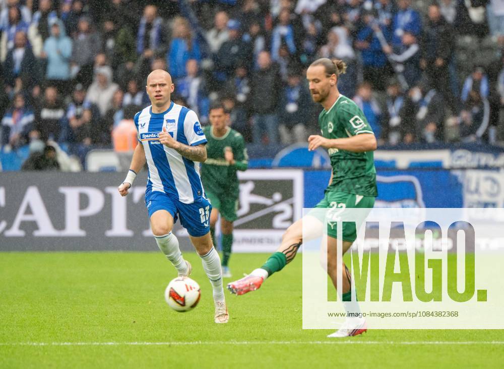 Fussball, Herren, Saison 2026 2027, 2. Bundesliga (7. Spieltag), Hertha BSC - SpVgg Greuther Fürth, v. l. Jon Dagur Thorsteinsson (Hertha BSC), Jannis Heuer (Greuther Fürth), 11.10.2026,