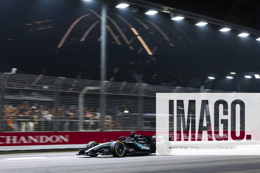 F1 - SINGAPORE GRAND PRIX 2026 63 RUSSELL George (gbr), Mercedes AMG F1 Team W17, action during the 2026 Formula 1 Singapore Grand Prix, 17th round of the 2026 Formula One World Championship, WM, Weltmeisterschaft from October 9 to 11, 2026 on the Marina Bay Street Circuit, in Singapore, Singapore - SingaporeSingapore