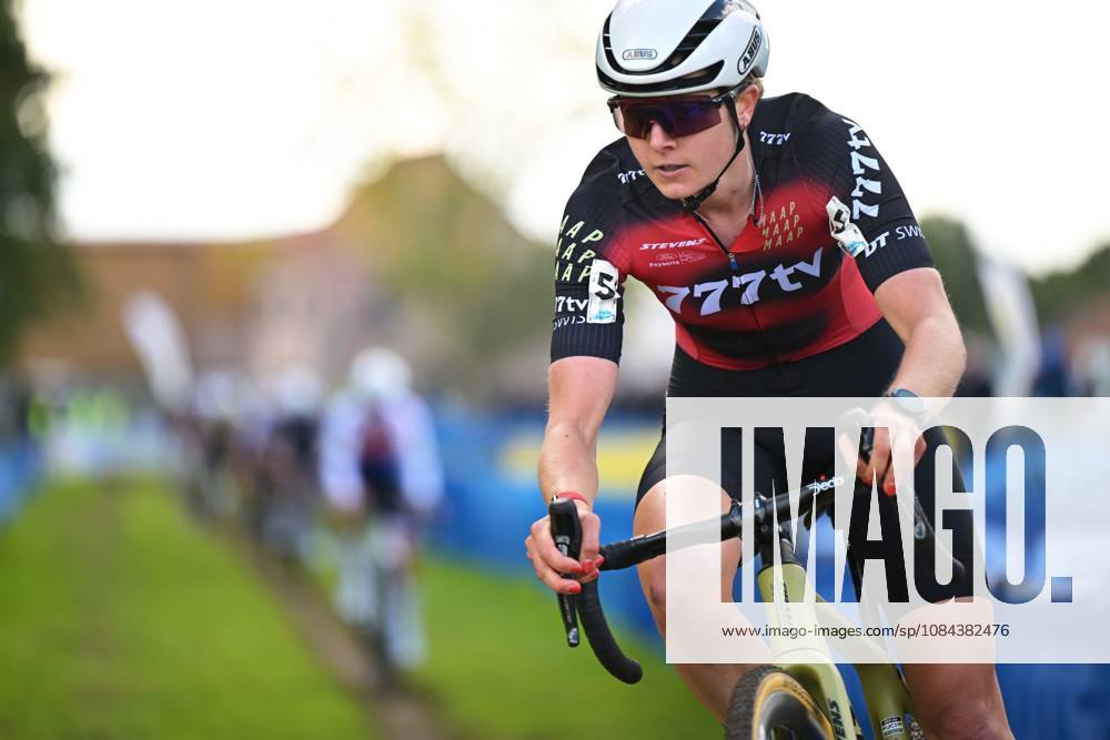 Netherlands Aniek Van Alphen pictured in action during the women elite race of the Mosselcross cyclocross cycling event, on Sunday 11 October 2026, in Dendermonde, the first race (out of 7) of the HG Cross competition. DAVIDxPINTENS x189443557x