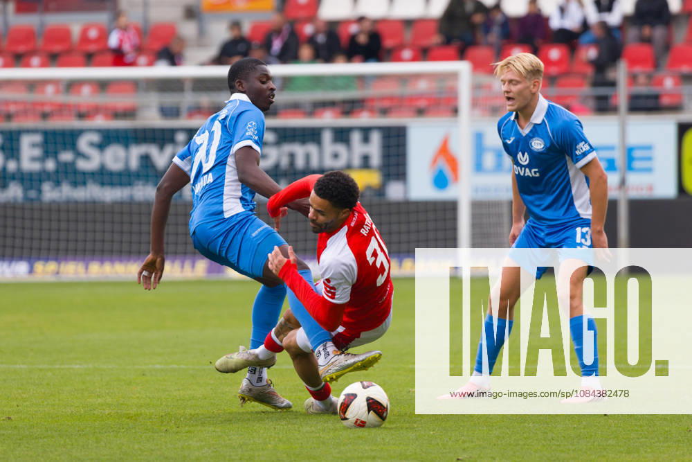 Eliakim Kukanda (RSV, 70), Stanley Ratifo (HFC, 30), Jules Hasenberg (RSV, 13), Hallescher FC vs. RSV Eintracht 1949, Fussball, Regionalliga Nordost, 12. Spieltag, Saison 2026 27, 11.10.2026 Halle Leuna Chemie Stadion ST Deutschland