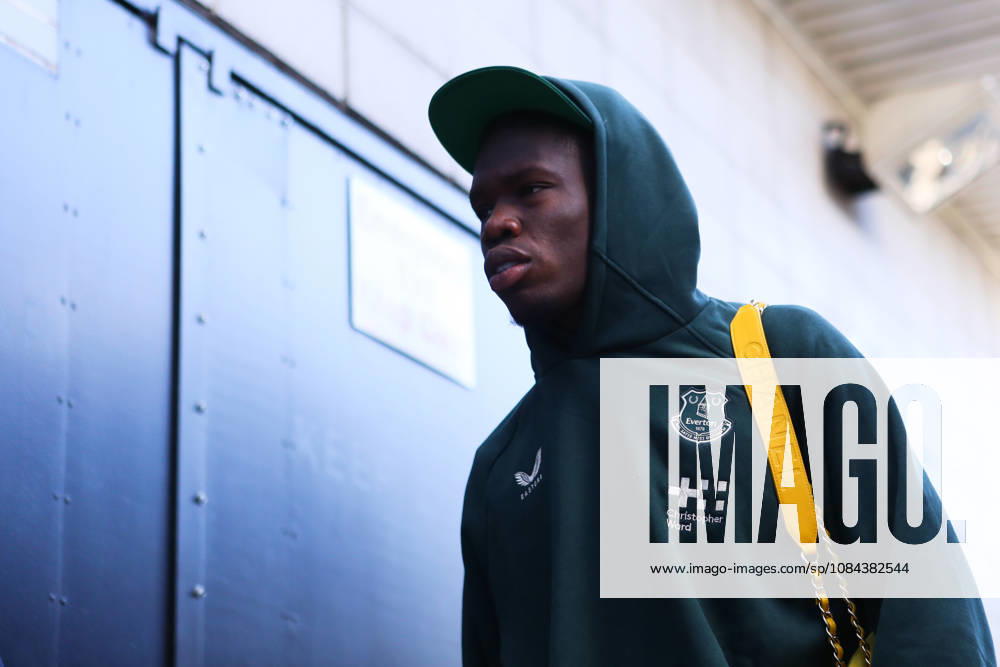 KINGSTON UPON HULL, ENGLAND, OCTOBER 11: Thierno Barry of Everton FC arrives prior to the Premier League 2026-27 match between Hull City and Everton FC at the MKM Stadium on October 11, 2026 in Kingston Upon Hull, England. (Photo by Zach Forster Sports Press Photo)