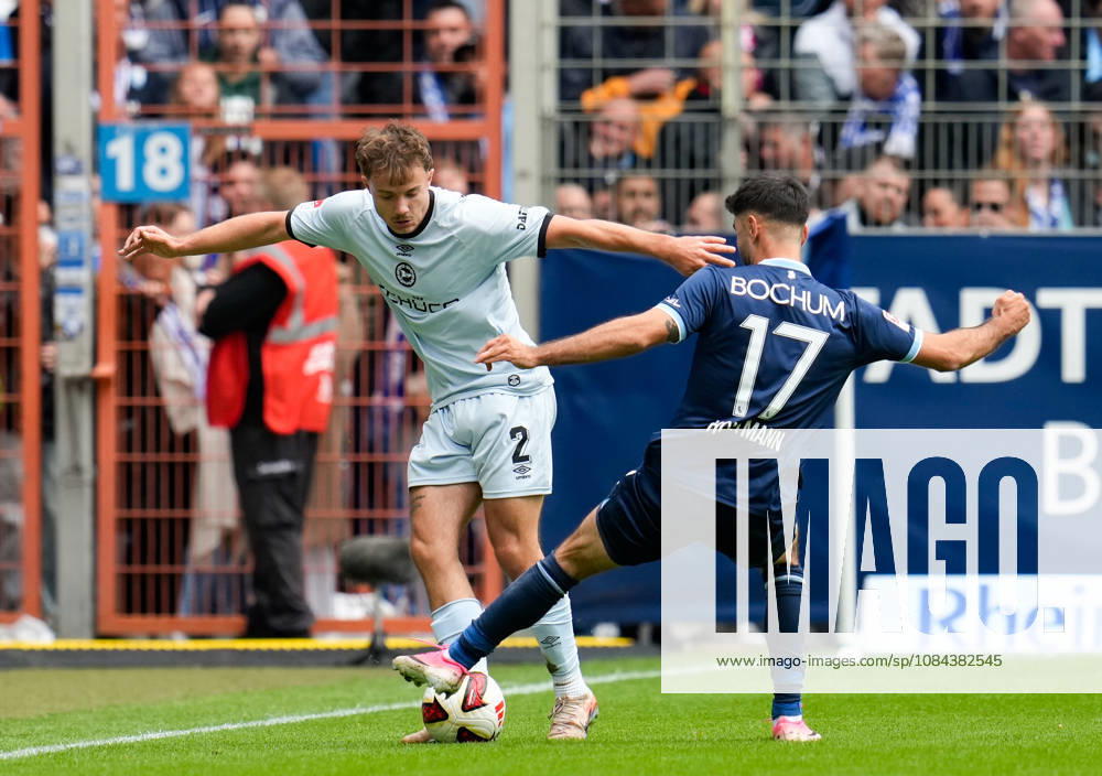 Felix Hagmann (DSC Arminia Bielefeld, 2) im Zweikampf mit Gerrit Holtmann (VfL Bochum 1848, 17). GER, VfL Bochum 1848 vs DSC Arminia Bielefeld, 2. Bundesliga, 7. Spieltag, Saison 2026-27, Vonovia Ruhrstadion, Bochum, 11.10.2026 DFL REGULATIONS PROHIBIT ANY USE OF PHOTOGRAPHS AS IMAGE SEQUENCES AND OR QUASI-VIDEO VfL Bochum 1848 vs DSC Arminia Bielefeld, 2. Bundesliga, 7. Spieltag, Saison 2026-27, 11.10.2026 Bochum