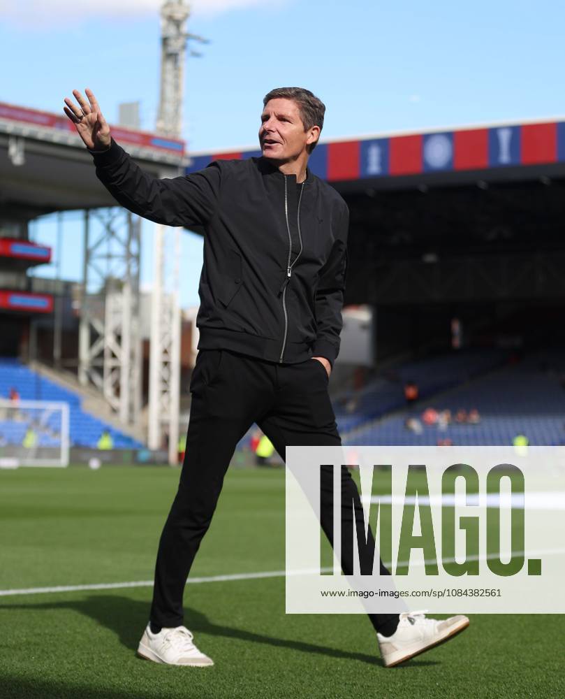 Premier League - Crystal Palace v Nottingham Forest LONDON, ENGLAND, OCTOBER 11: Oliver Glasner Manager of Nottingham Forest and former Crystal Palace manager on the Selhurst Park pitch ahead of the match during The Premier League match between Crystal Palace v Nottingham Forest at Selhurst Park Stadium, London, England, on October 11. (Photo by Daniel Weir) London Selhurst Park Stadium England