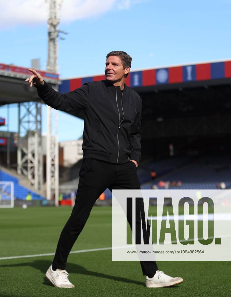 Premier League - Crystal Palace v Nottingham Forest LONDON, ENGLAND, OCTOBER 11: Oliver Glasner Manager of Nottingham Forest and former Crystal Palace manager on the Selhurst Park pitch ahead of the match during The Premier League match between Crystal Palace v Nottingham Forest at Selhurst Park Stadium, London, England, on October 11. (Photo by Daniel Weir) London Selhurst Park Stadium England