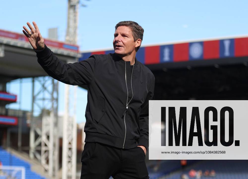 Premier League - Crystal Palace v Nottingham Forest LONDON, ENGLAND, OCTOBER 11: Oliver Glasner Manager of Nottingham Forest and former Crystal Palace manager on the Selhurst Park pitch ahead of the match during The Premier League match between Crystal Palace v Nottingham Forest at Selhurst Park Stadium, London, England, on October 11. (Photo by Daniel Weir) London Selhurst Park Stadium England