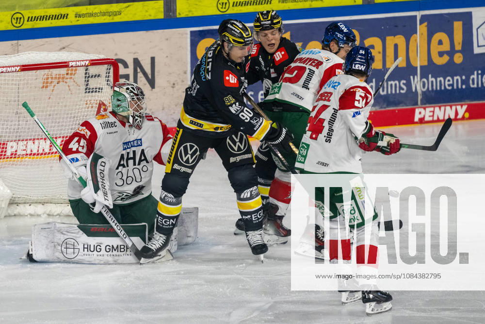 Gedraenge vor dem Tor von Tobias Ancicka (Augsburger Panther, 45). Krefeld Pinguine vs. Augsburger Panther, Eishockey, Penny DEL, 08. Spieltag, Saison 2026 2027, 11.10.2026 Krefeld Pinguine vs. Augsburger Panther, Eishockey, Penny DEL, 08. Spieltag, Saison 2026 2027, 11.10.2026 Krefeld