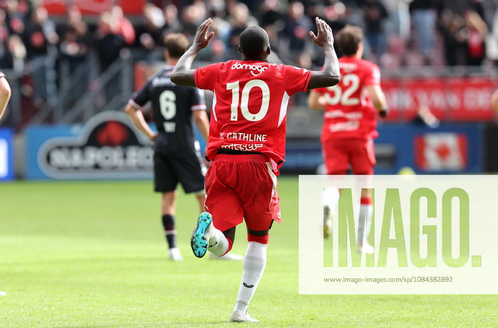 UTRECHT - FC Utrecht forward Yoan Cathline celebrates after scoring during the Vriendenloterij Eredivisie match between FC Utrecht and Willem II at Stadion Galgenwaard on 11 October 2026 in Utrecht, Nederland. PETER LOUS EYE4IMAGES DeFodi Images -