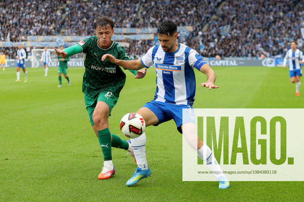 Fussball 2.Bundesliga, Hertha BSC Berlin - SpVgg Greuther Fuerth v.l. Lukas Reich (Greuther Fürth Fuerth) Josip Brekalo (Hertha BSC Berlin) Zweikampf, Aktion, action, battle for the ball Berlin
