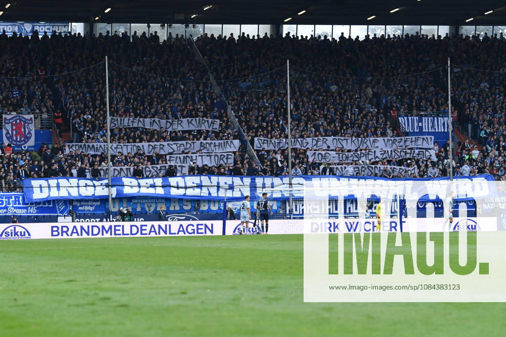 Fußball 2. Bundesliga 7. Spieltag VfL Bochum - DSC Arminia Bielefeld am 11.10.2026 im Vonovia Ruhrstadion in Bochum Diverse Spruchbänder Banner im Bochumer Fanblock DFL regulations prohibit any use of photographs as image sequences and or quasi-video.