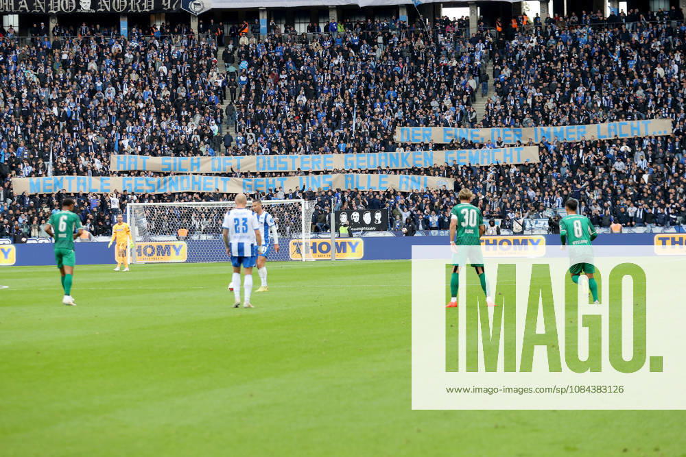 Fussball 2.Bundesliga, Hertha BSC Berlin - SpVgg Greuther Fuerth v.l. Fans Zuschauer Hertha BSC Trikots Schals Fahnen Emotionen Ultras Harlekinz Spruchband, Banner Berlin