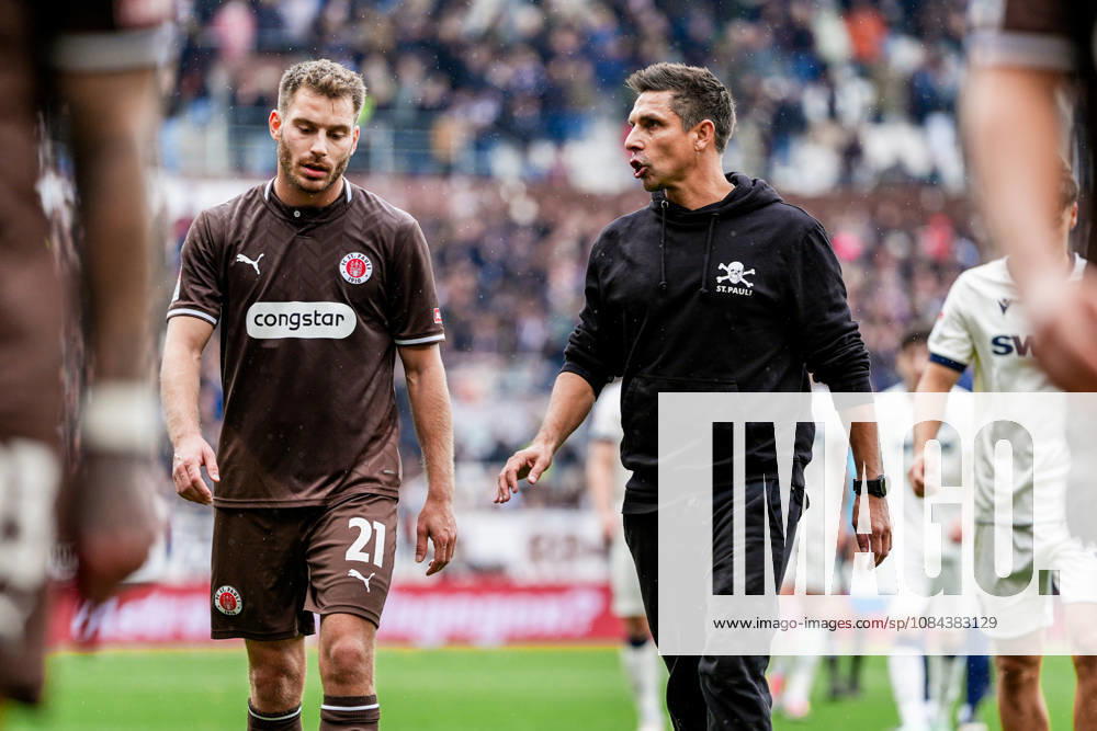 Deutschland: Fußball 2. Bundesliga 2026 27, 7. Spieltag FC St. Pauli vs Karlsruher SC Millerntor-Stadion (Hamburg St. Pauli): Marcel Rapp (FC St. Pauli, Trainer), Lars Ritzka (FC St. Pauli, 21)