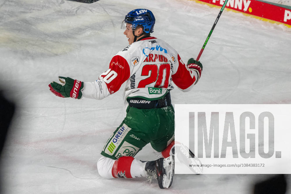 Philipp Krauss (Augsburger Panther, 20) bejubelt yein Tor zum 1:0. Krefeld Pinguine vs. Augsburger Panther, Eishockey, Penny DEL, 08. Spieltag, Saison 2026 2027, 11.10.2026 Krefeld Pinguine vs. Augsburger Panther, Eishockey, Penny DEL, 08. Spieltag, Saison 2026 2027, 11.10.2026 Krefeld