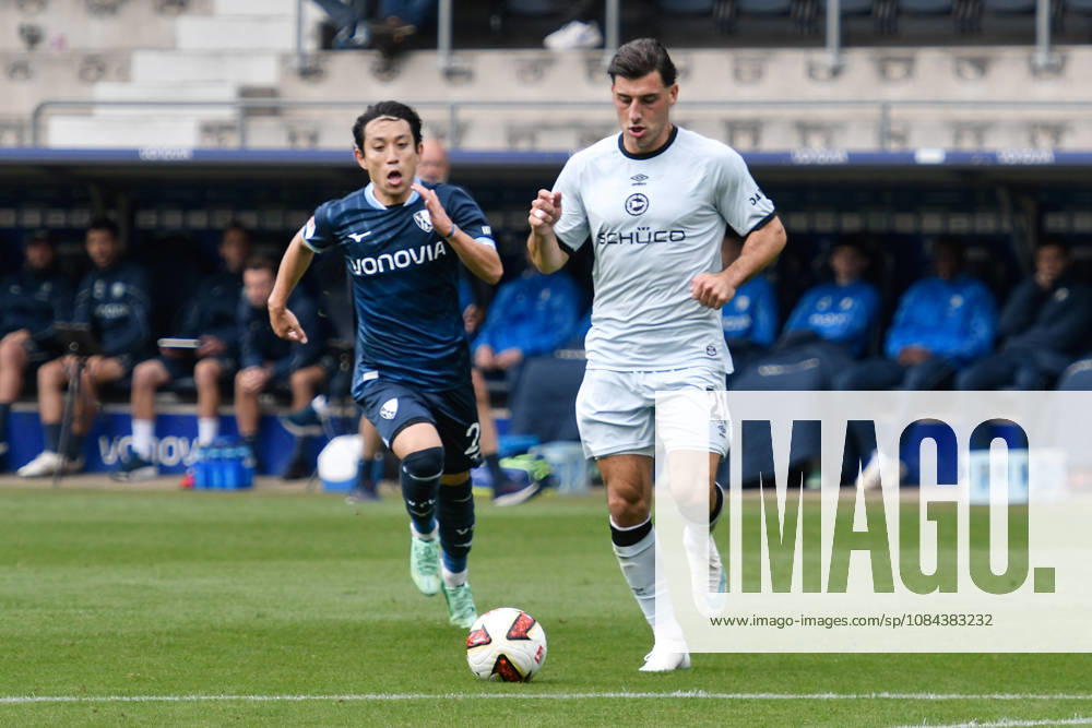 V. li. im Zweikampf Koji Miyoshi (Bochum 23) Stefano Russo (Bielefeld 21) 11.10.2026 ¢ Fussball ¢ VfL Bochum vs DSC Arminia Bielefeld, Vonovia Ruhrstadion, Bochum, DFB DFL REGULATIONS PROHIBIT ANY USE OF PHOTOGRAPHS AS IMAGE SEQUENCES AND OR QUASI-VIDEO NRW Germany