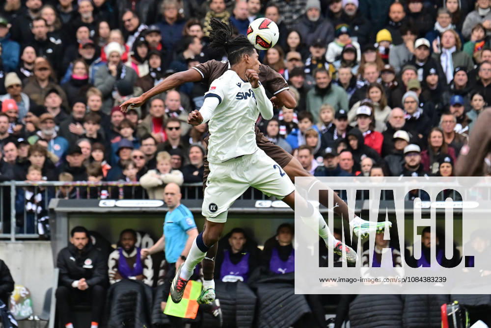 GER Fußball, Männer, 2.BL, Spieltag 5, Saison 2026 2027, Hamburg, FC St. Pauli vs Karlsruher SC Lars Ritzka (Pauli 21) versucht sich gegen Sandro (Karlsruhe 24) durchzusetzen DFB DFL regulations prohibit any use of photographs as image sequences and or quasi-video) Hamburg Millerntorstadion Hamburg Deutschland