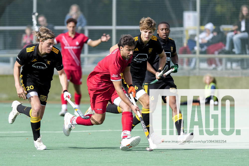 V.li.: Max Glander (HTHC, 20), Alvaro Tello (TSVMH, 9), John Odewald (HTHC, 6), Nqobile Mansuet Ntuli (Bili, HTHC, 16), Zweikampf, Spielszene, Duell, duel, tackle, tackling, Dynamik, Action, Aktion, 11.10.2026, Mannheim (Deutschland), Hockey, 1. Bundesliga, Herren, TSV Mannheim - Harvestehuder THC