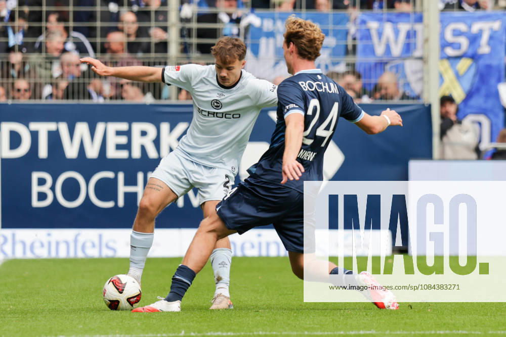 Fussball 2.Bundesliga, VfL Bochum - Arminia Bielefeld v.l. Felix Hagmann (Arminia Bielefeld), Mats Pannewig (VfL Bochum) Bochum