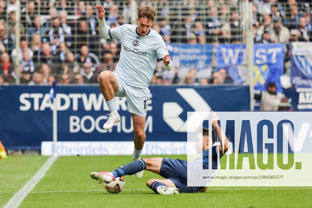 Fussball 2.Bundesliga, VfL Bochum - Arminia Bielefeld v.l. Joel Grodowski (Arminia Bielefeld), Gerrit Holtmann (VfL Bochum) Bochum