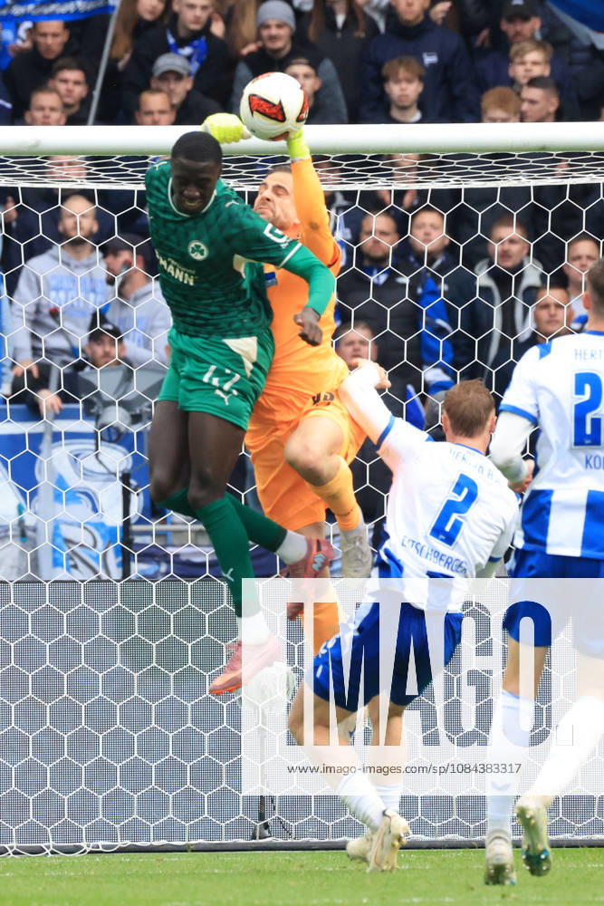 DEU GER, Fussball , 2.Fussballbundesliga , Spieltag, Saison 2026 2027, Berliner Olympiastadion, Hertha BSC vs. Greuther Fuerth Marius Gersbeck ( Hertha BSC Berlin 35 ), Julian Eitschberger ( Hertha BSC Berlin 2 ), OMAR SILLAH ( Greuther Fuerth 42 ) 2. Liga: DFB DFL regulations prohibit any use of photographs as image sequences and or quasi-video) nordphoto GmbH Engler Berlin Berliner Olympiastadion Berlin Deutschland