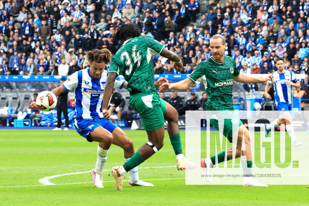 DEU GER, Fussball , 2.Fussballbundesliga , Spieltag, Saison 2026 2027, Berliner Olympiastadion, Hertha BSC vs. Greuther Fuerth Oluwaseum Victor Adewumi ( Hertha BSC Berlin 19 ), Jannis Heuer ( Greuther Fuerth 22 ), HENDRY BLANK ( Greuther Fuerth 34 ) 2. Liga: DFB DFL regulations prohibit any use of photographs as image sequences and or quasi-video) nordphoto GmbH Engler Berlin Berliner Olympiastadion Berlin Deutschland