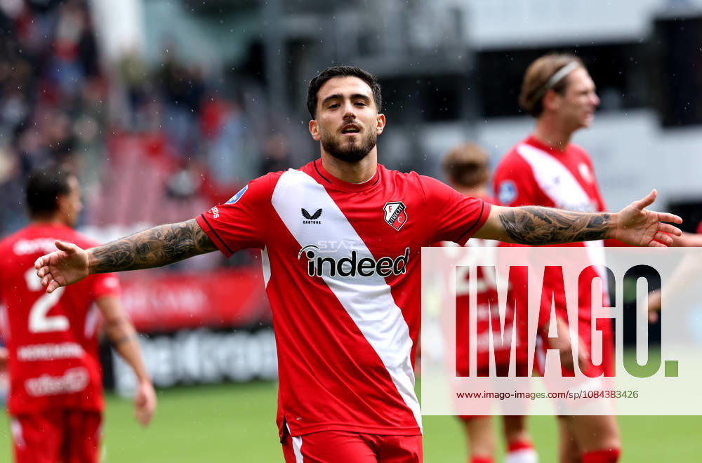UTRECHT - FC Utrecht forward Angel Alarcon celebrates after scoring during the Vriendenloterij Eredivisie match between FC Utrecht and Willem II at Stadion Galgenwaard on 11 October 2026 in Utrecht, Nederland. PETER LOUS EYE4IMAGES DeFodi Images -