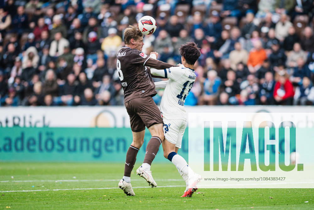 2. Bundesliga: FC St. Pauli vs. Karlsruher SC, 11.10.2026 Eric Smith (FC St. Pauli, 8) gegen Shio Fukuda (Karlsruher SC, 13), Kopfballduell, Zweikampf; Fußball, 2. Bundesliga, 7. Spieltag: FC St. Pauli vs. Karlsruher SC am 11.10.2026 im Millerntor-Stadion, Hamburg DFL REGULATIONS PROHIBIT ANY USE OF PHOTOGRAPHS AS IMAGE SEQUENCES AND OR QUASI-VIDEO.