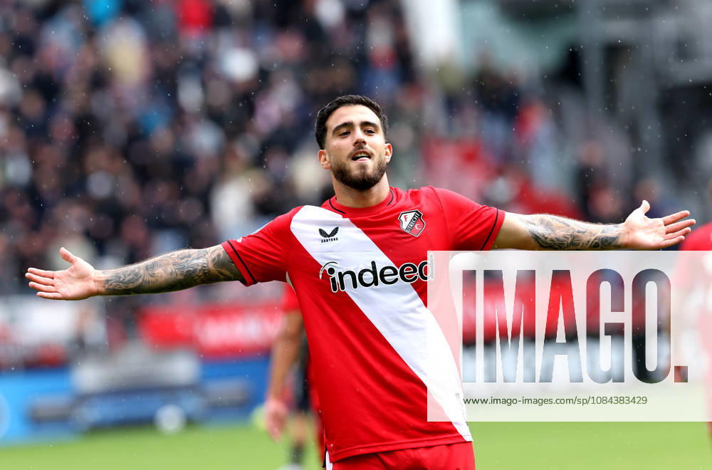 UTRECHT - FC Utrecht forward Angel Alarcon celebrates after scoring during the Vriendenloterij Eredivisie match between FC Utrecht and Willem II at Stadion Galgenwaard on 11 October 2026 in Utrecht, Netherlands. PETER LOUS EYE4IMAGES DeFodi Images -