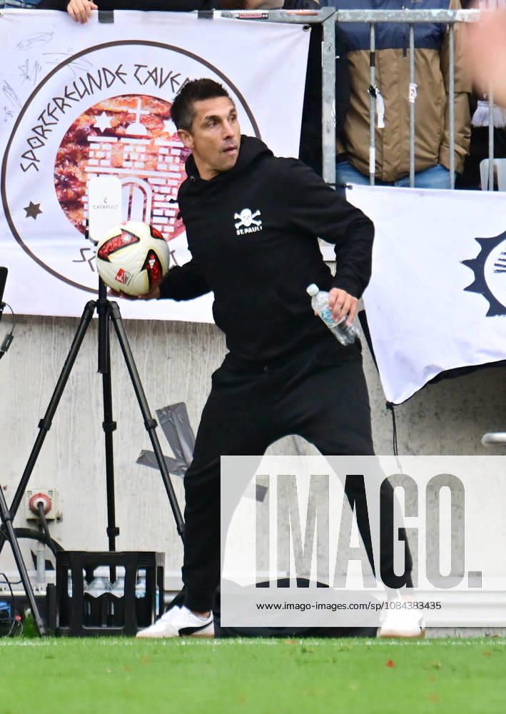 GER Fußball, Männer, 2.BL, Spieltag 5, Saison 2026 2027, Hamburg, FC St. Pauli vs Karlsruher SC Trainer Marcel Rapp (Pauli) DFB DFL regulations prohibit any use of photographs as image sequences and or quasi-video) Hamburg Millerntorstadion Hamburg Deutschland