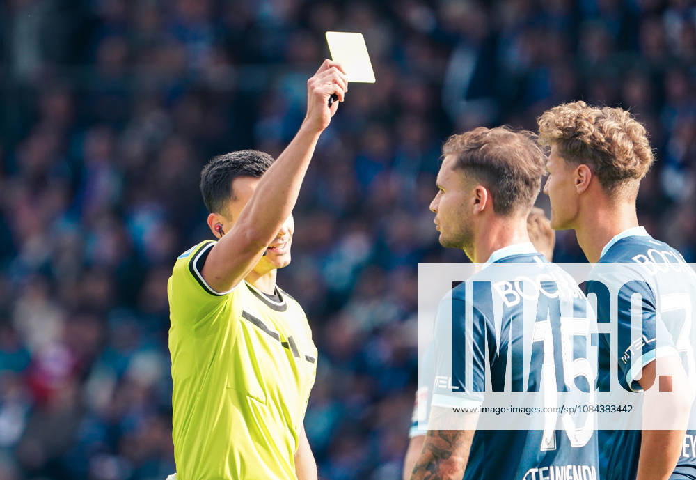 Deutschland: Fussball 2.Bundesliga 2026 2027, 7. Spieltag - VfL Bochum vs Arminia Bielefeld - Vonovia Ruhrstadion (Bochum): SchiedsrichterKonrad Oldhafer Gelbe Karte für Spieler Michael Steinwender (VfL Bochum, 15)