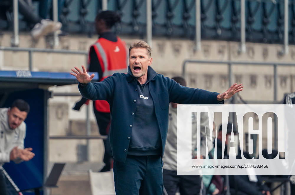 Deutschland: Fussball 2.Bundesliga 2026 2027, 7. Spieltag - VfL Bochum vs Arminia Bielefeld - Vonovia Ruhrstadion (Bochum): Geste, Gestik, Emotion Oliver Kirch (Trainer Arminia Bielefeld)