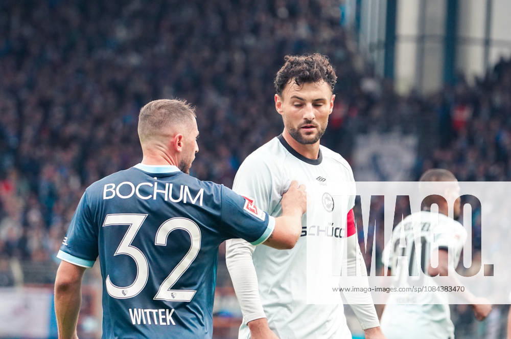 Deutschland: Fussball 2.Bundesliga 2026 2027, 7. Spieltag - VfL Bochum vs Arminia Bielefeld - Vonovia Ruhrstadion (Bochum): Geste, Gestik, Emotion Maximilian Wittek (VfL Bochum, 32) Maximilian Bauer (Arminia Bielefeld, 5)