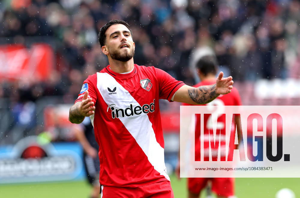 UTRECHT - FC Utrecht forward Angel Alarcon celebrates after scoring during the Vriendenloterij Eredivisie match between FC Utrecht and Willem II at Stadion Galgenwaard on 11 October 2026 in Utrecht, Netherlands. PETER LOUS EYE4IMAGES DeFodi Images -