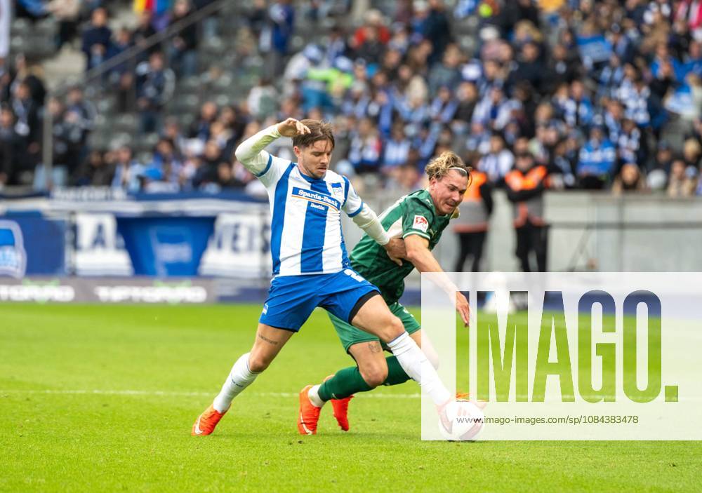 Fussball, Herren, Saison 2026 2027, 2. Bundesliga (7. Spieltag), Hertha BSC - SpVgg Greuther Fürth, v. l. Mads Pedersen (Hertha BSC), Felix Klaus (Greuther Fürth), 11.10.2026,