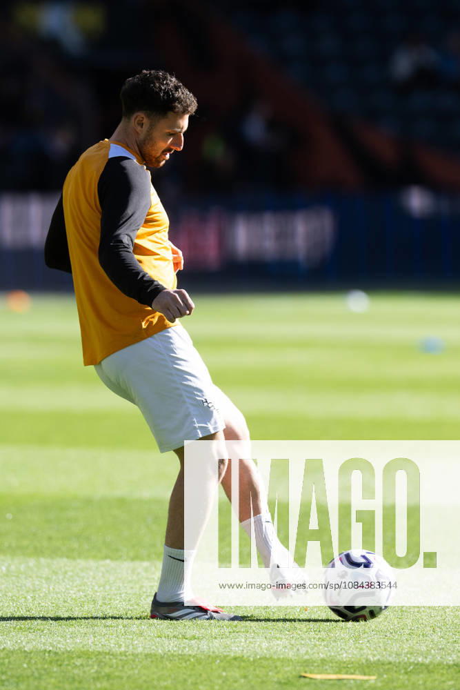 Hull City v Everton Premier League Lewis Coyle of Hull City warms up ahead of during the Premier League match between Hull City and Everton at the MKM Stadium, Hull. 11 10 2026 UK Newspapers OUT