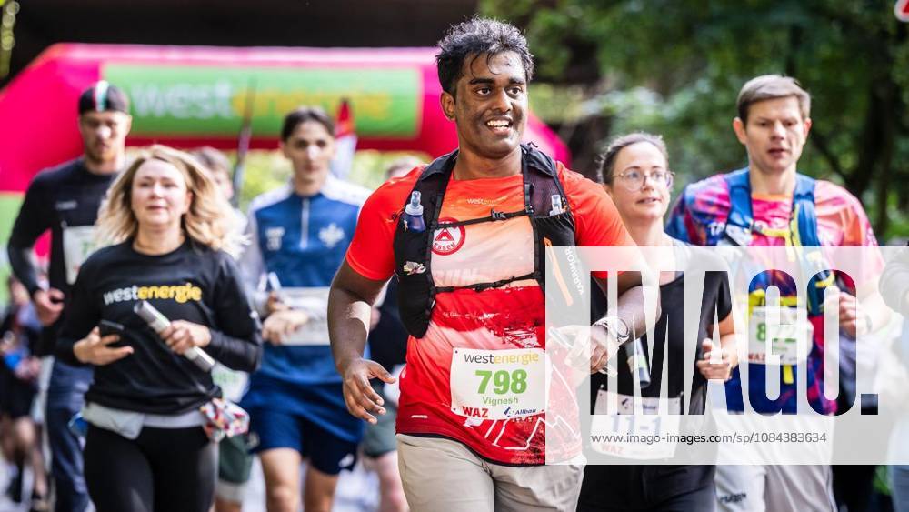 Rund 1200 Läufer begeben sich am Sonntagmorgen, 11.10.2026, beim Marathon am Baldeneysee auf eine doppelte Runde um den See. Deutschland NRW Essen