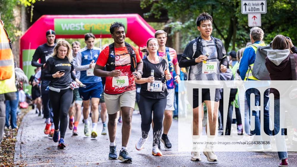 Rund 1200 Läufer begeben sich am Sonntagmorgen, 11.10.2026, beim Marathon am Baldeneysee auf eine doppelte Runde um den See. Deutschland NRW Essen