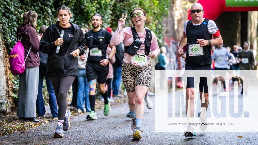 Rund 1200 Läufer begeben sich am Sonntagmorgen, 11.10.2026, beim Marathon am Baldeneysee auf eine doppelte Runde um den See. Deutschland NRW Essen