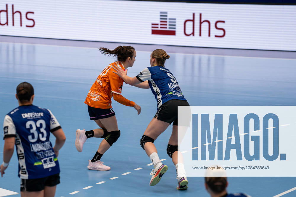 HSG Blomberg-Lippe (GER) vs. Odense Handbold (DEN), Handball, EHF Champions League Women, Gruppenphase, 11.10.2026, Saision 2026 2027, Lemgo Anna Vyakhireva (Odense Handbold, 13) und Nieke Kuehne (HSG Blomberg-Lippe, 09) im Zweikampf Lemgo Phoenix Contact Arena Deutschland