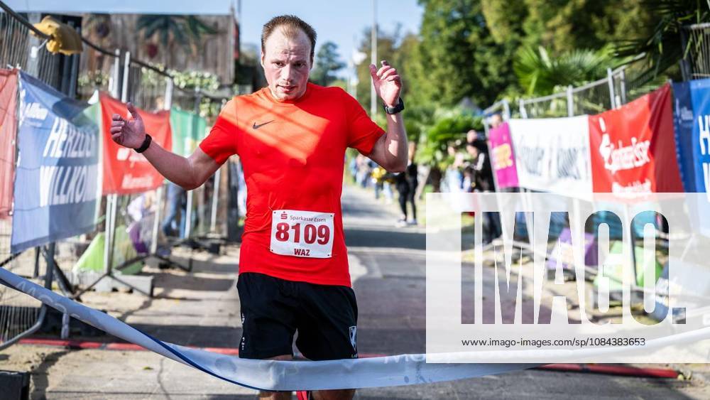 Rund 1800 Läufer begeben sich am Sonntagmorgen, 11.10.2026, im Rahmenprogramm des Mararthons am Baldeneysee auf eine gut 18 Kilometer lange Seerunde. Deutschland NRW Essen