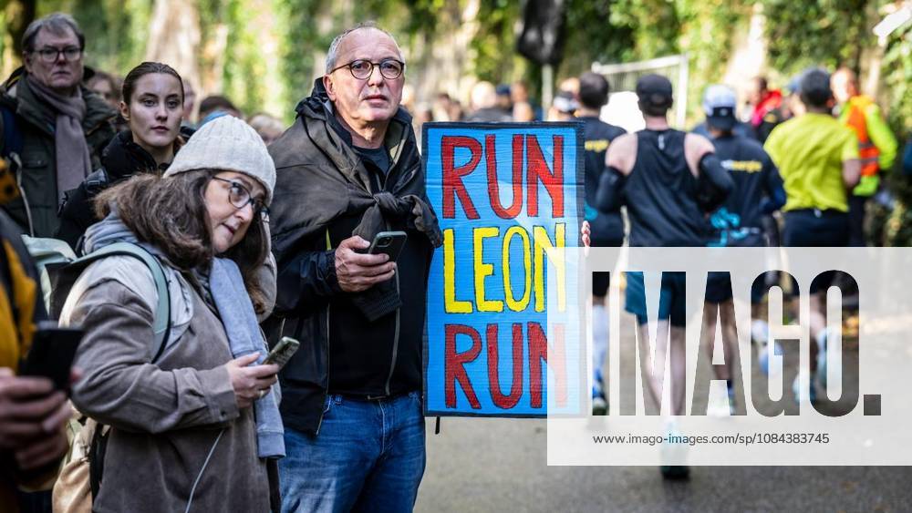 Rund 1200 Läufer begeben sich am Sonntagmorgen, 11.10.2026, beim Marathon am Baldeneysee auf eine doppelte Runde um den See. Deutschland NRW Essen