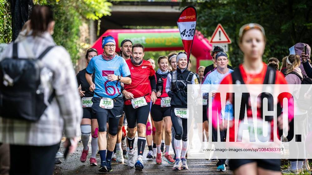 Rund 1200 Läufer begeben sich am Sonntagmorgen, 11.10.2026, beim Marathon am Baldeneysee auf eine doppelte Runde um den See. Deutschland NRW Essen