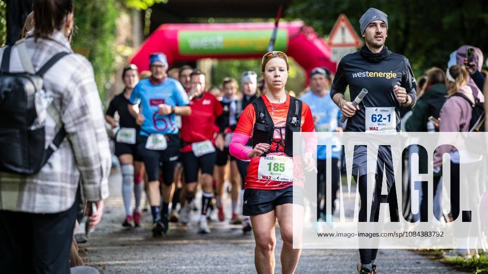 Rund 1200 Läufer begeben sich am Sonntagmorgen, 11.10.2026, beim Marathon am Baldeneysee auf eine doppelte Runde um den See. Deutschland NRW Essen