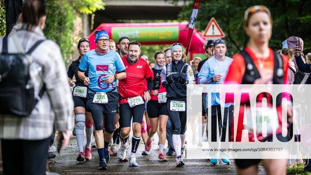 Rund 1200 Läufer begeben sich am Sonntagmorgen, 11.10.2026, beim Marathon am Baldeneysee auf eine doppelte Runde um den See. Deutschland NRW Essen